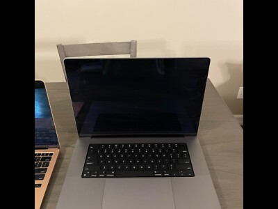 Apple MacBook Pro w/ M1 Pro chip (16 inch,16GB RAM,1TB SSD,2022
