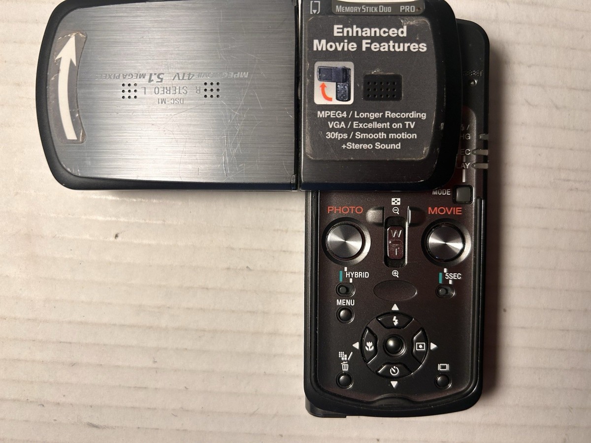 SONY Cyber-shot DSC-M1 本体と付属品 SONY Cyber-shot DSC-M1 本体と