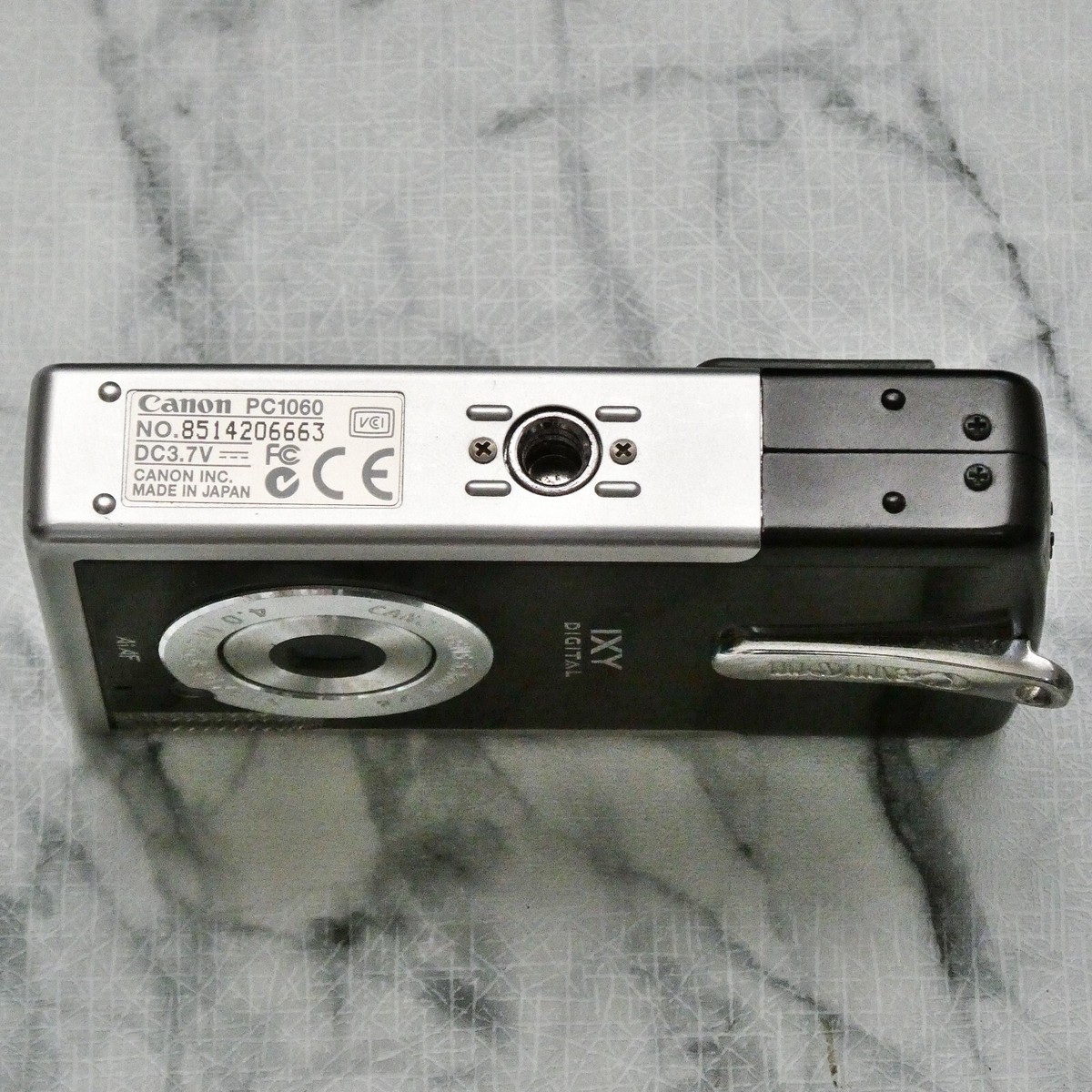 Canon IXY DIGITAL L Piano Black 4.0MP Camera fixed focal length