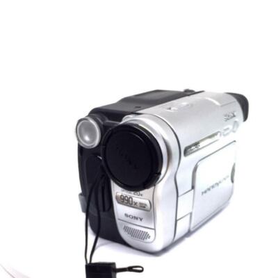 Sony NTSC Hi8 Handycam Camcorder 20x Optical Zoom - Video Transfer