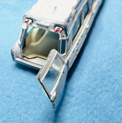 Dinky Toys No. 288 SUPERIOR CADILLAC AMBULANCE - 1:43 - England