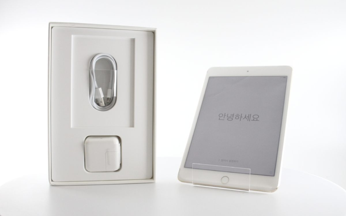 Apple iPad mini 3 A1599 128 GB, Wi-Fi, 7.9 in - Silver/White for