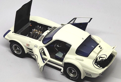 Exoto 1/18 Scale - Chevrolet Corvette Grand Sport - #67 White