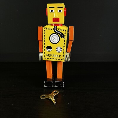 VINTAGE WIND-UP ROBOT 