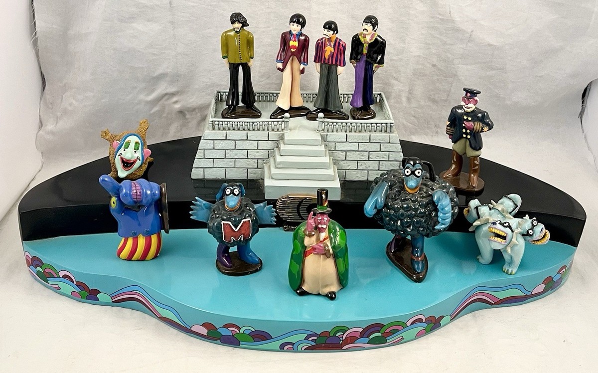 BEATLES! Gartlan Yellow Submarine w/ Stage Stand 11 Pc. Set