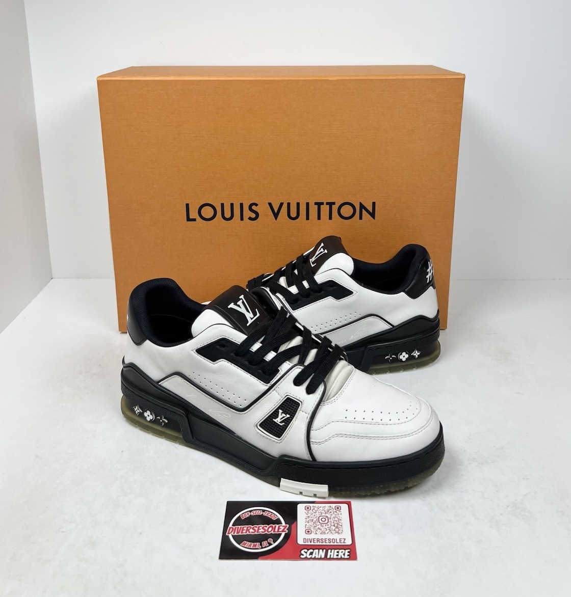 Size 6.5LV/7.5US - Louis Vuitton Trainer White/Black🐼 Lightly