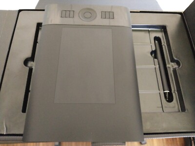 WACOM Intuos 4 Professional Pen Tablet PTK-440 Small Size Complete