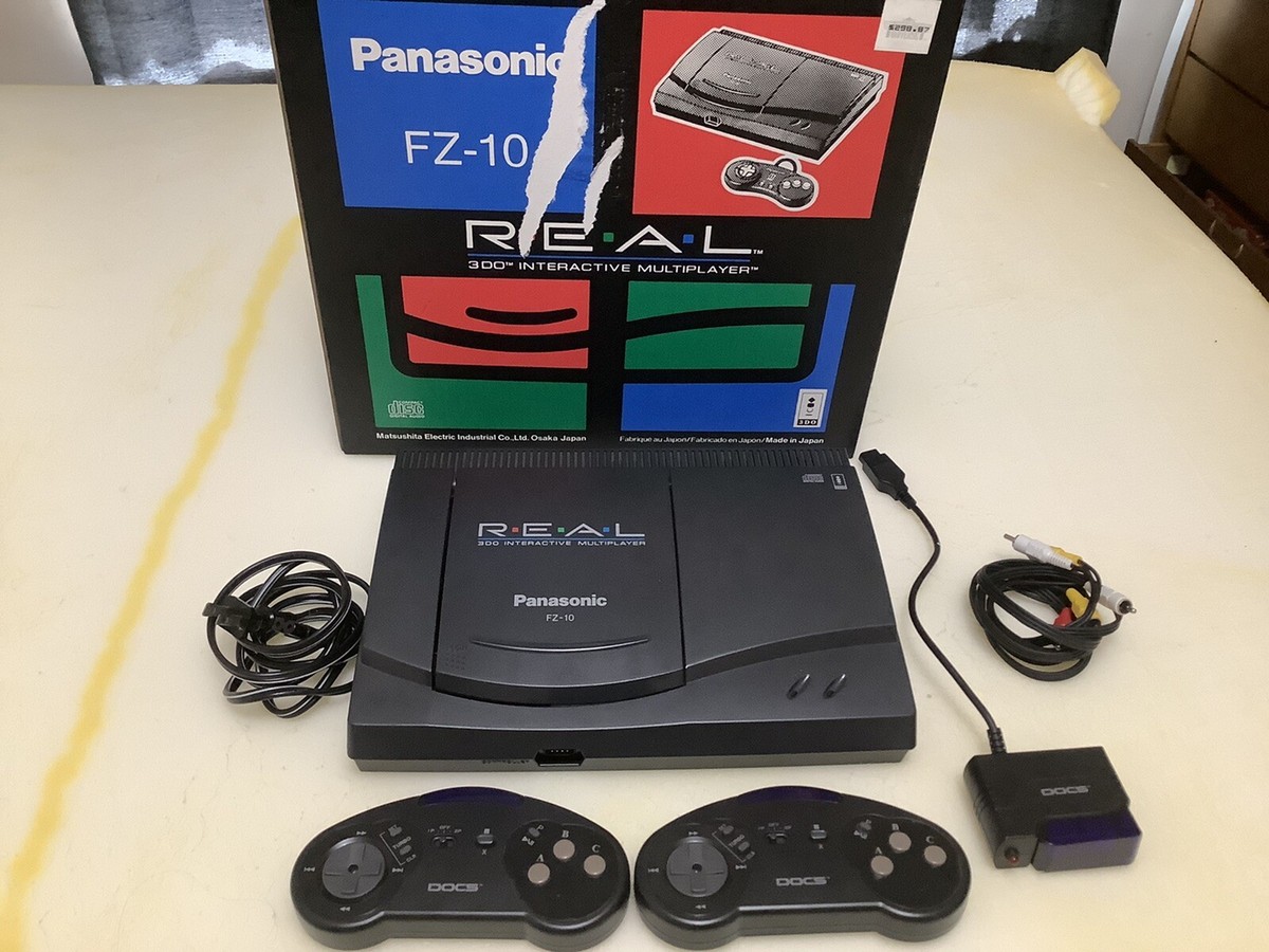 PANASONIC 3DO FZ-10 Video Game Console 2 WIRELESS DOCS CONTROLLERS