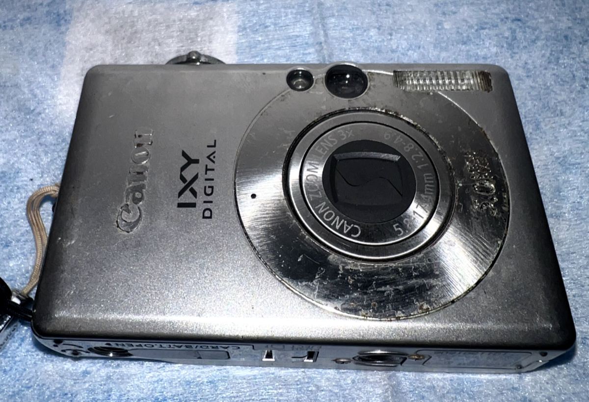 Canon IXY Digital 55 5MP Compact Camera Silver - Tested No Charger