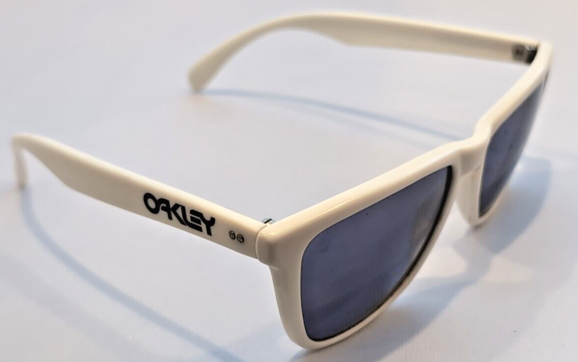 Oakley Frogskins Vintage Matte White w/ Grey Lens Japan Mint | eBay