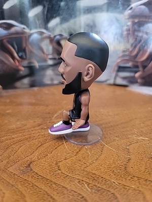 Zuru 5 Surprise NBA Ballers Lebron James SUPER RARE Black Lakers