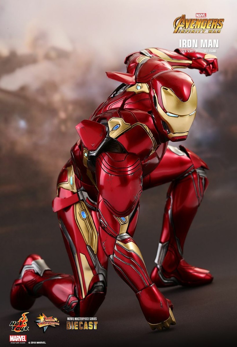 Hot Toys ~ IRON MAN MARK L 1/6 SCALE DIECAST ACTION FIGURE