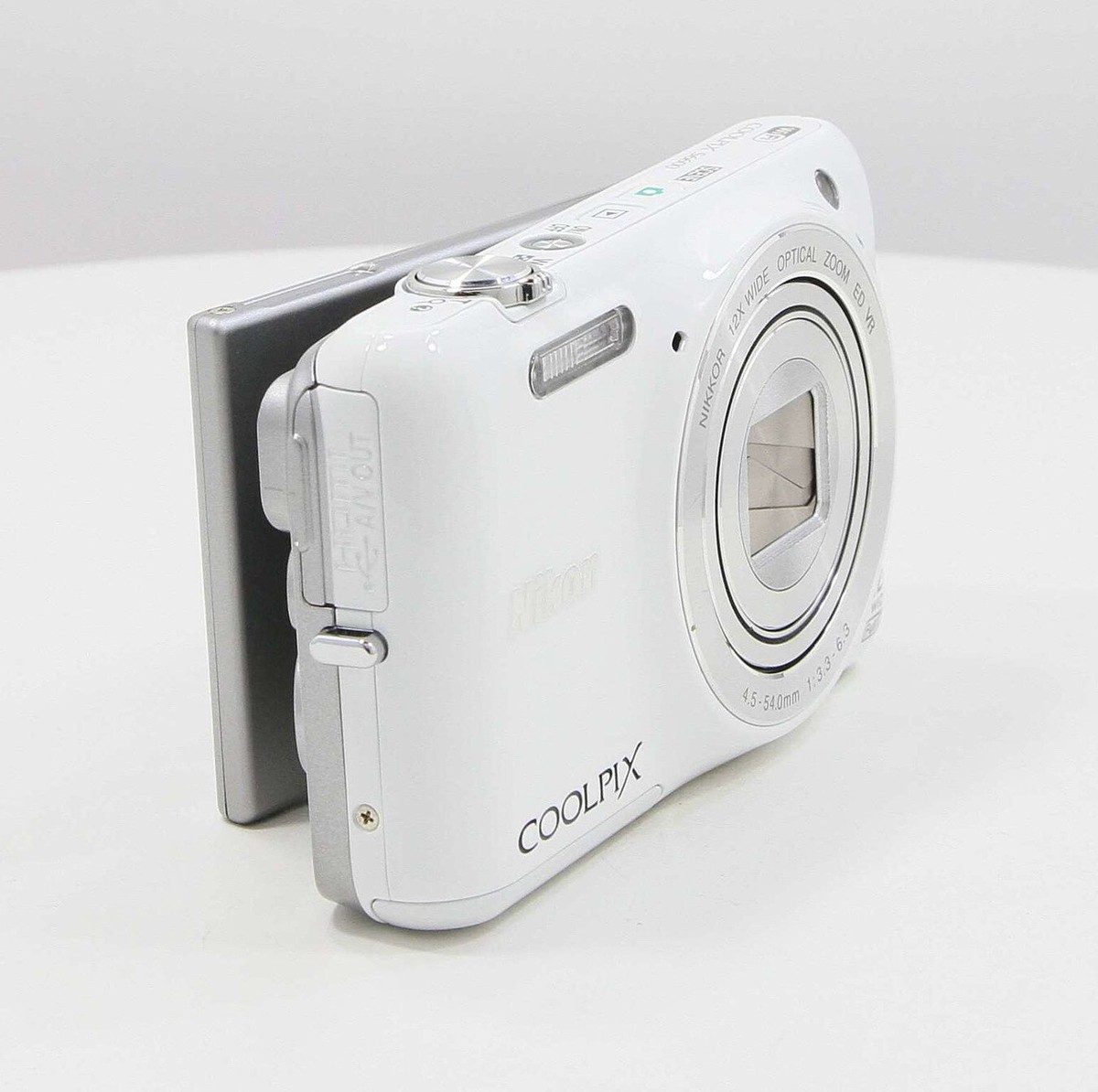 Nikon S6600 Compact camera with vari-angle LCD. 12x Optical Zoom