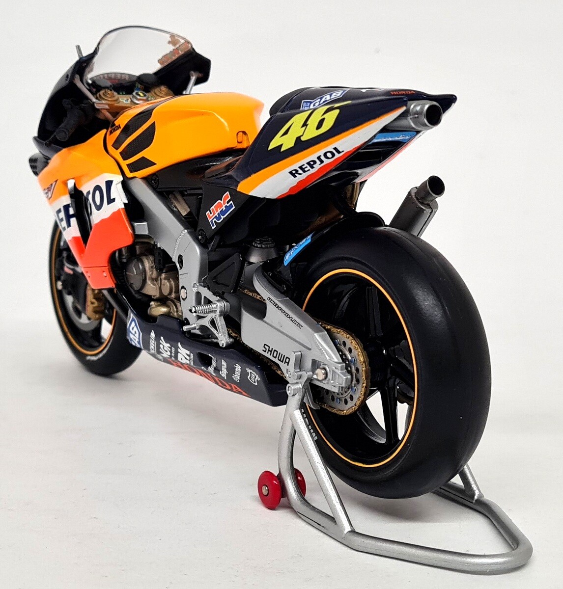 Minichamps 1/12 Honda RC211V 2002 Valentino Rossi Repsol Team