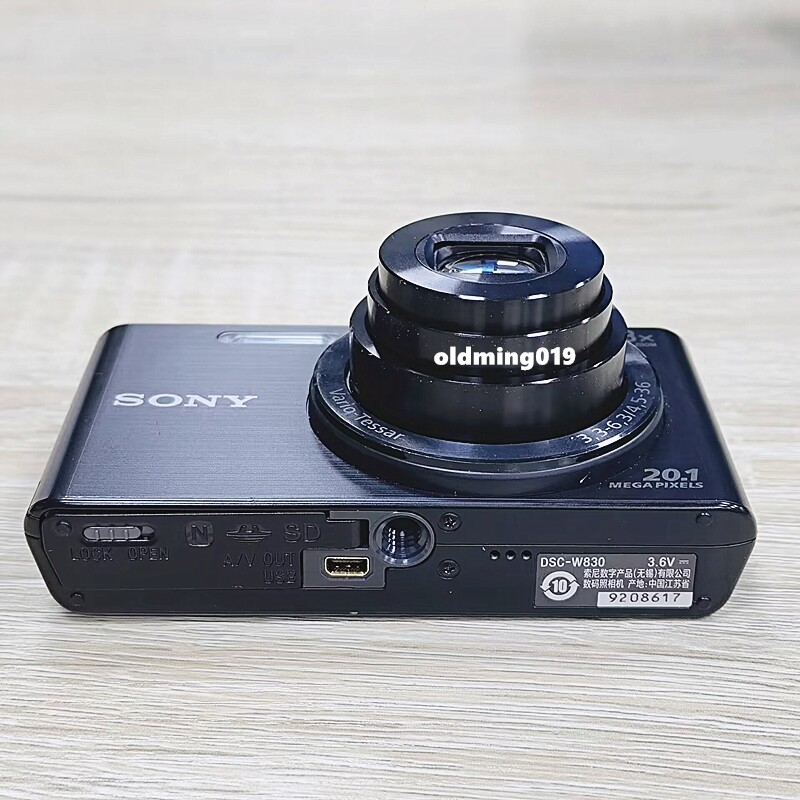 Sony DSC-W830 Cyber-Shot 20.1MP Digital Camera 8x Zoom (Battery,SD