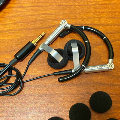 Bang&Olufsen Earphones A8有線イヤホン 収納ケース付き BANG&OLUFSEN