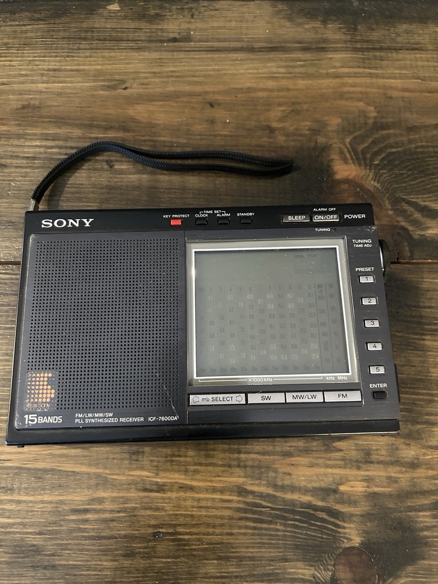 Sony ICF 7600 DA Shortwave Radio For Parts or Repair, Powers on