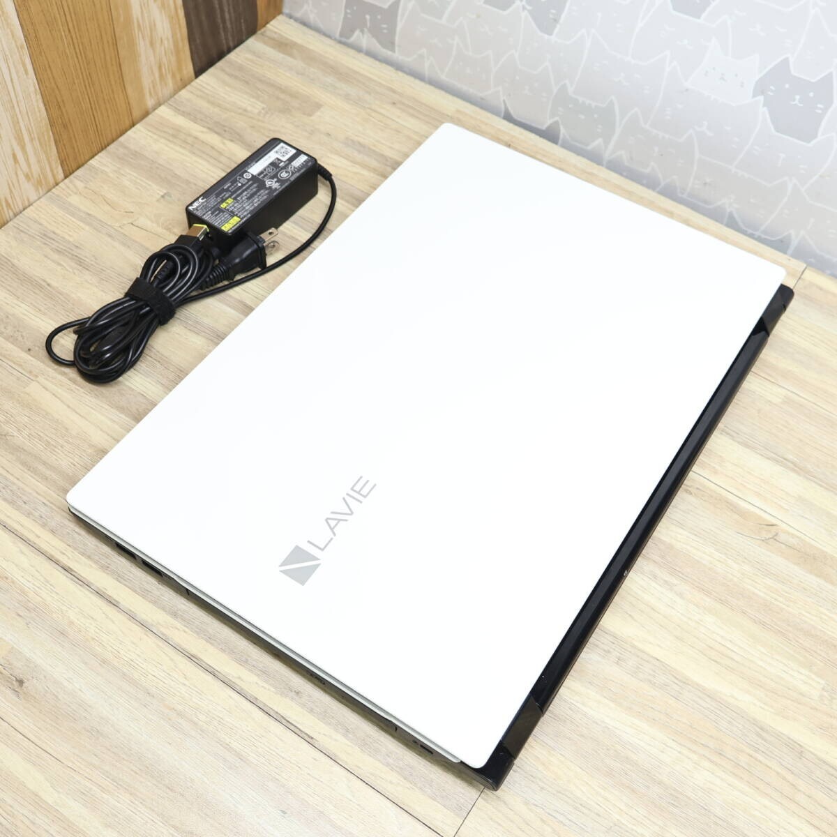 NEC LAVIE GN242 14in Core i3 16GB RAM 256GB SSD With AC adapter