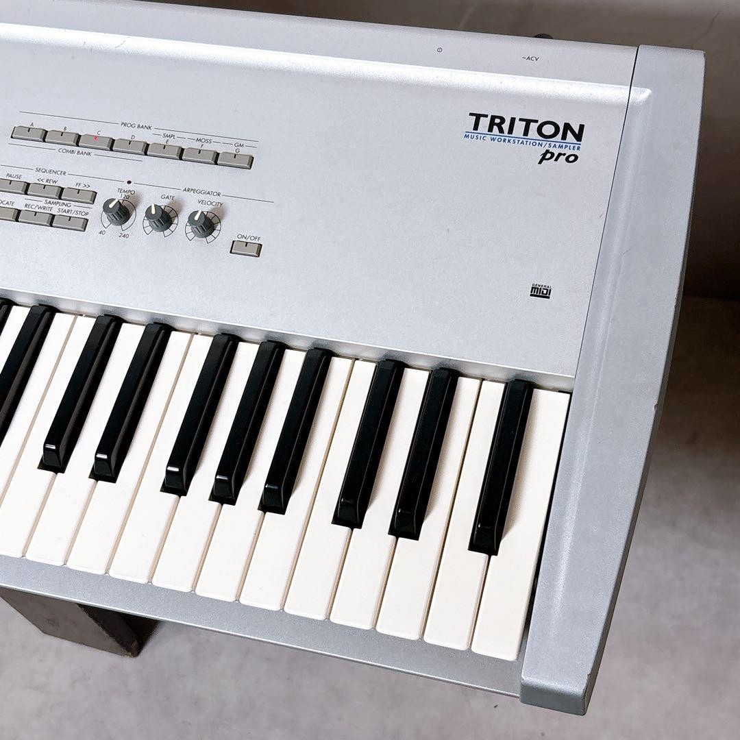 Korg TRITON pro 76-key Synthesizer Workstation Tested with Power