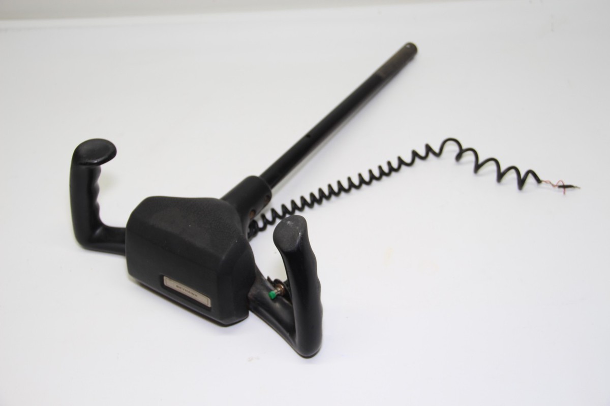 Cessna 172 R/H Co-Pilot Control Wheel Assembly & Mic Switch, P/N