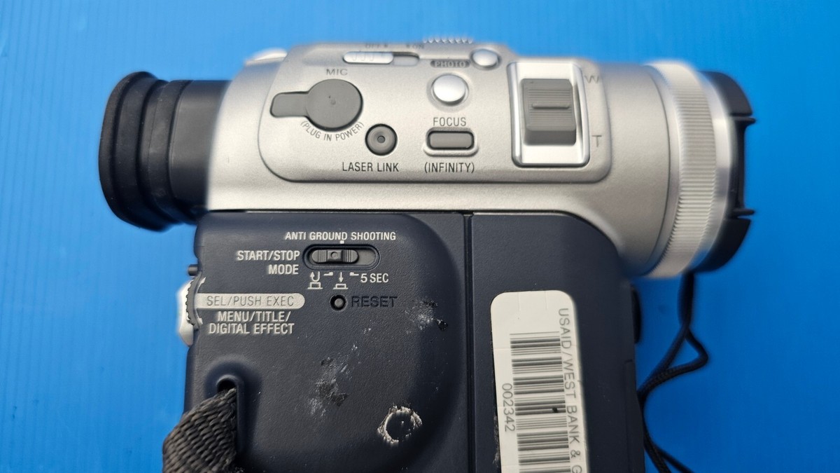 SONY DCR-PC100 Digital Handycam Camcorder miniDV Video Camera