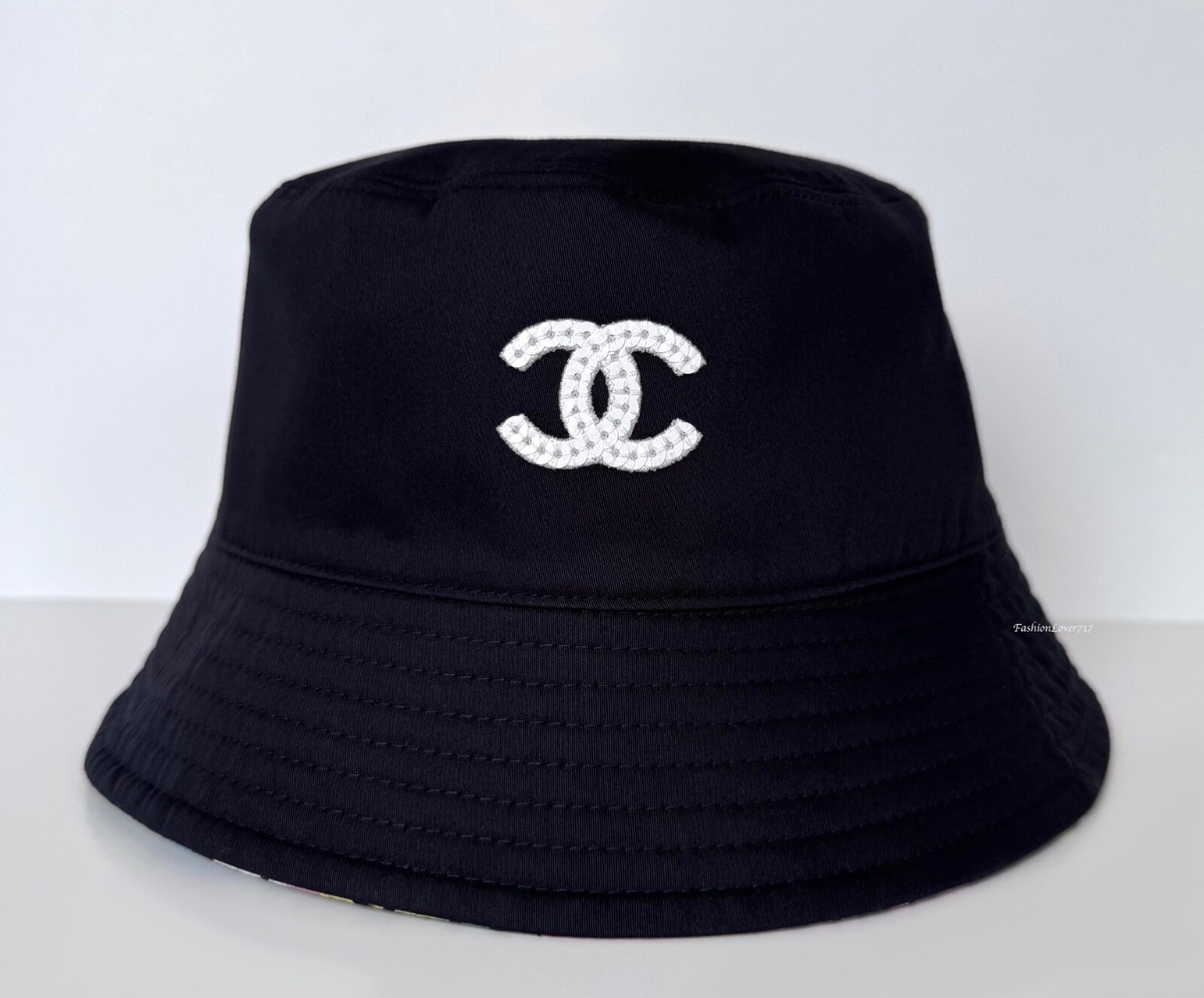 NEW 24M COCO BEACH CHANEL BLACK WHITE REVERSIBLE CC LOGO BUCKET