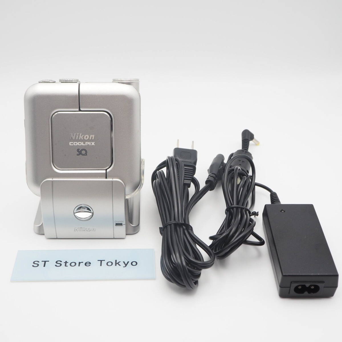 ニコン COOLPIX SQ 元箱、バッテリー3個付き ニコン COOLPIX SQ 元箱