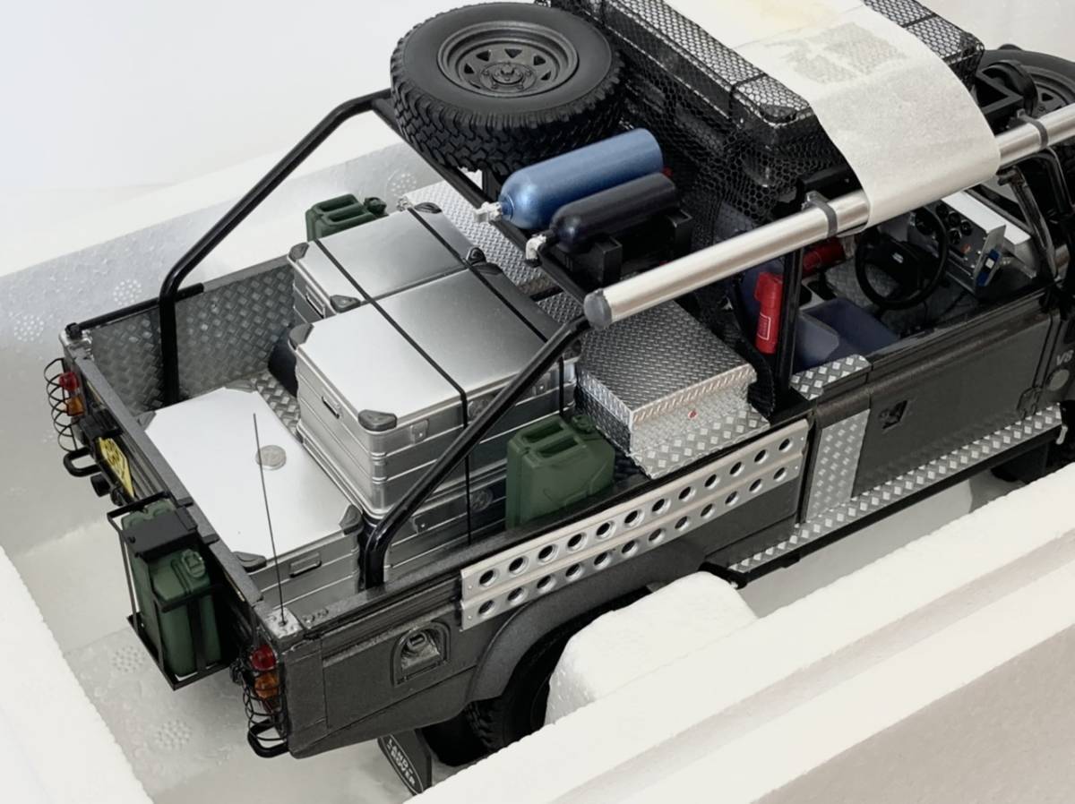 KYOSHO 1/18 Land Rover Lara Croft Tomb Raider Defender Movie