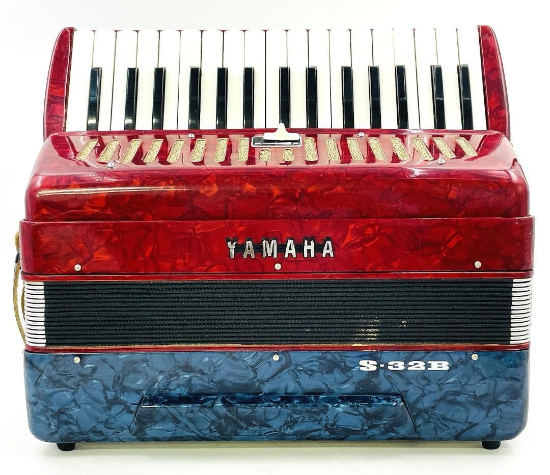 YAMAHA Accordion S-32B Keyboard Musical Instruments Red USED Japan