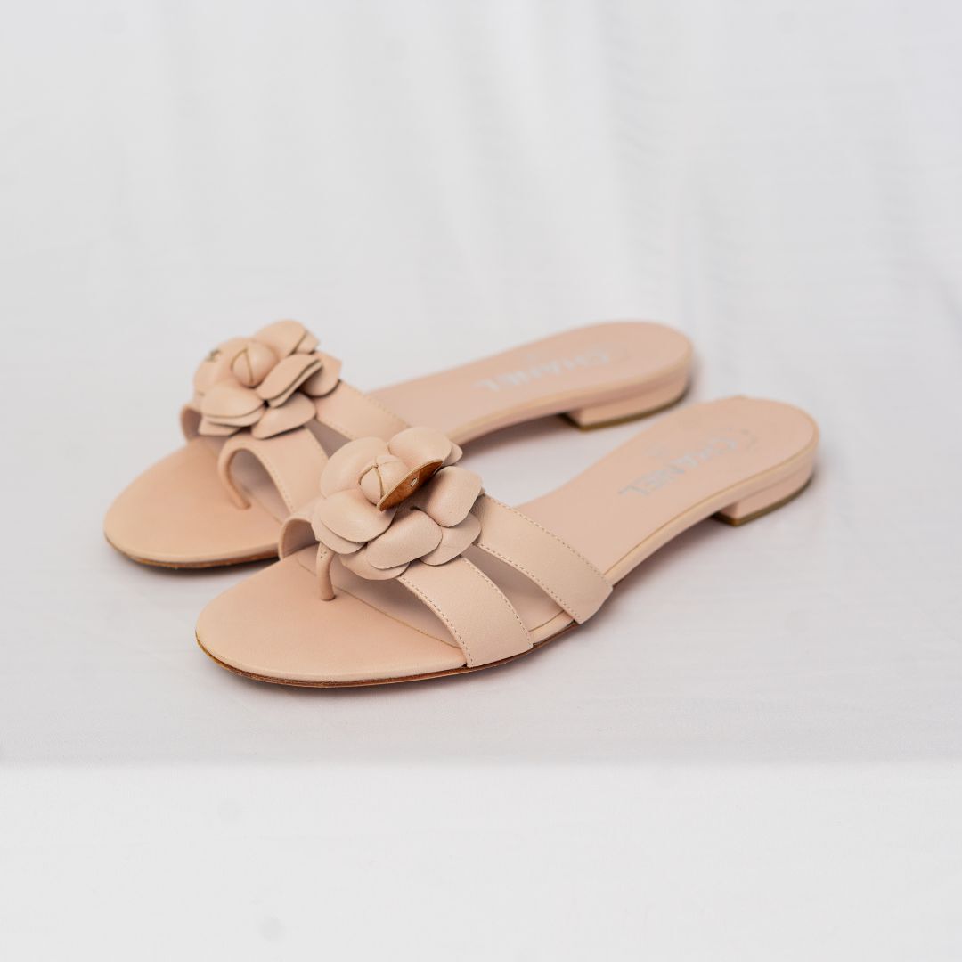 Chanel Nude Leather CC Camellia Flat Slides 38 | eBay