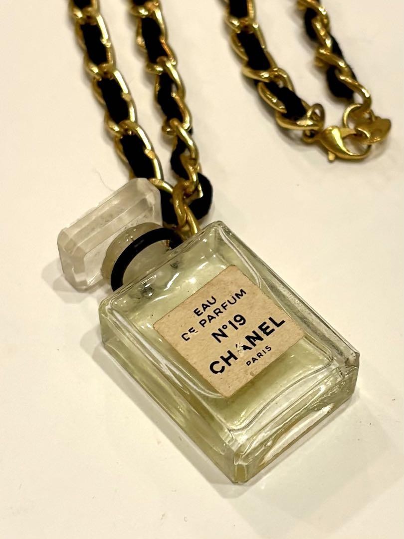 CHANEL Vintage No.19 Perfume Bottle Necklace Matelassé Chain 58 cm