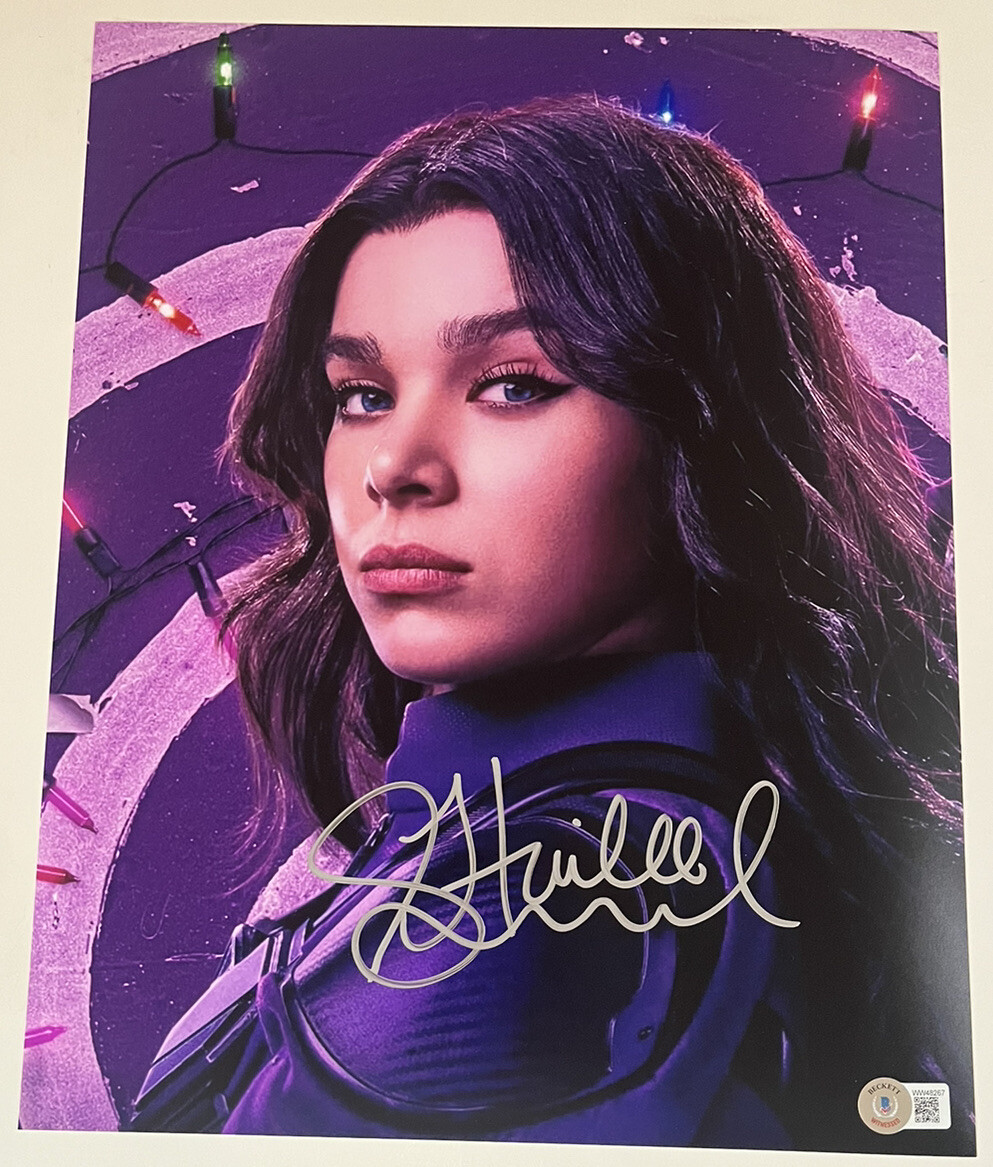 HAILEE STEINFELD SIGNED HAWKEYE 11x14 PHOTO BECKETT BAS | eBay