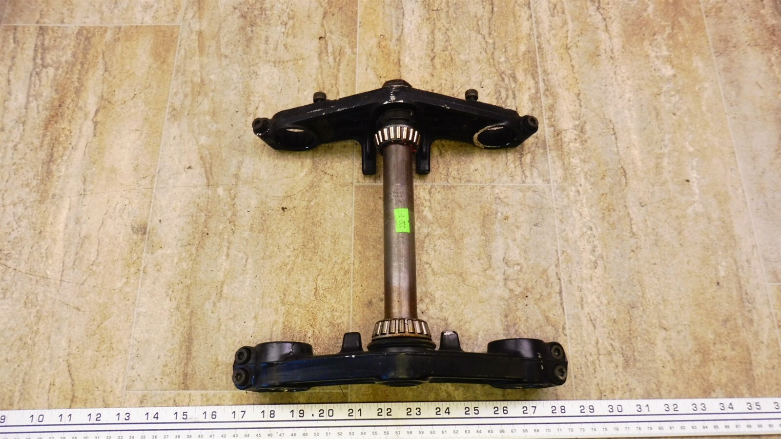 1985 Kawasaki ZX900 Ninja K238-1) triple tree steering stem clamp