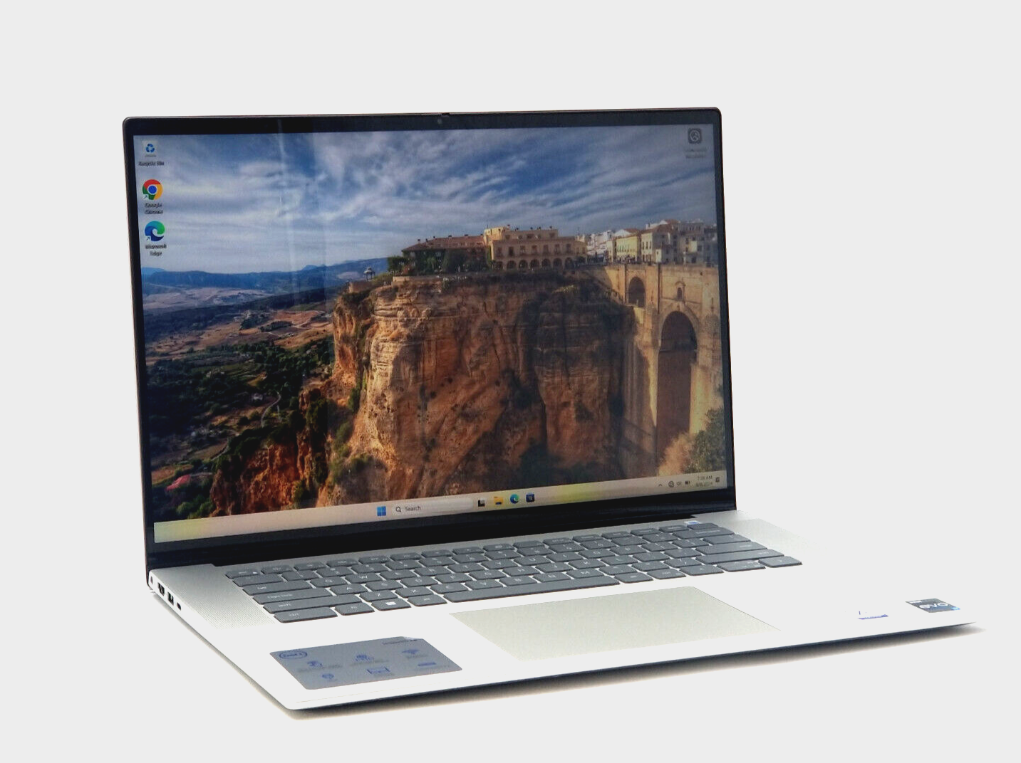 Dell Inspiron 16 5620 Laptop PC Intel i7-12th 16GB Ram 512GB NVMe