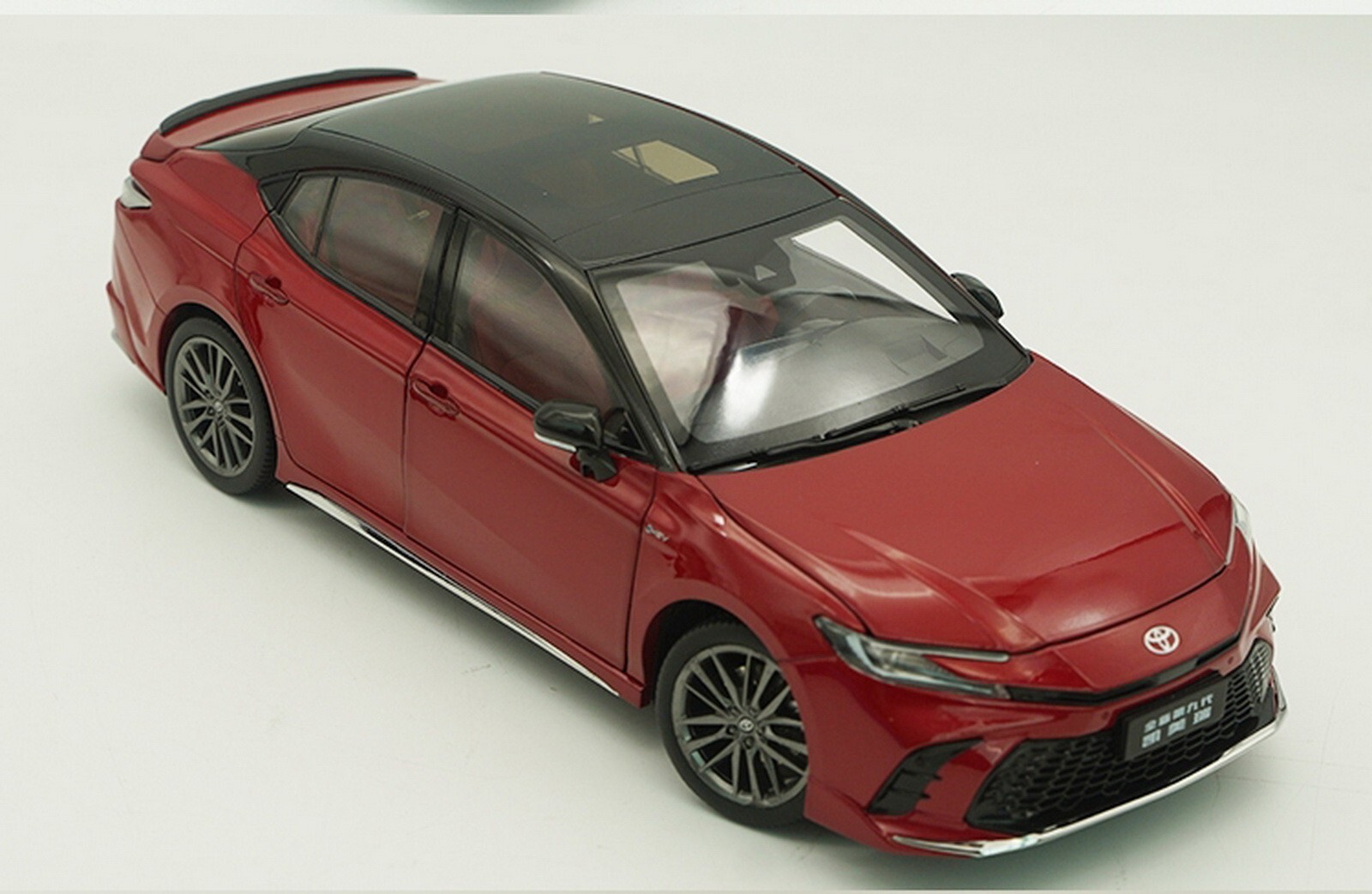 1/18 Scale Toyota Camry 2024 9th Generation Red/Black Diecast Car