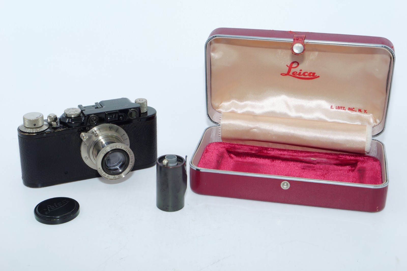 Leica II vintage 35mm Rangefinder Black Camera. NICKEL Hektor 5cm