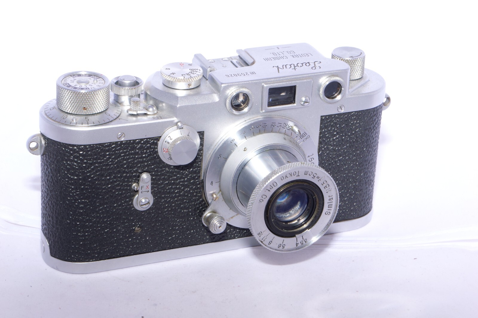 Leotax F vintage rangefinder camera. Circa 1954. Tokyo Opt. Simlar