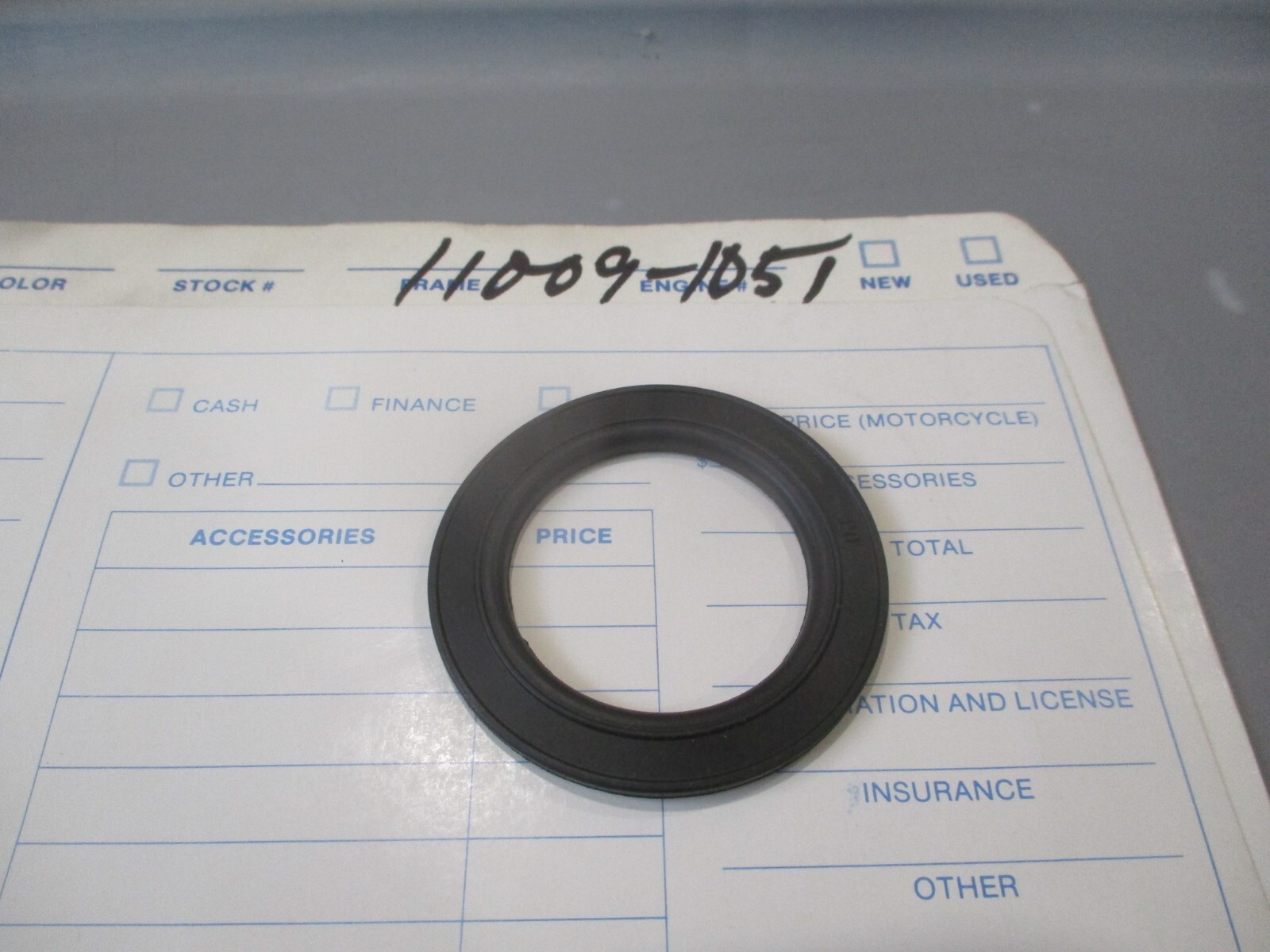 1979-1982 Kawasaki KZ1300 KZ305 NOS OEM Fuel Tank Cap Gasket 11009