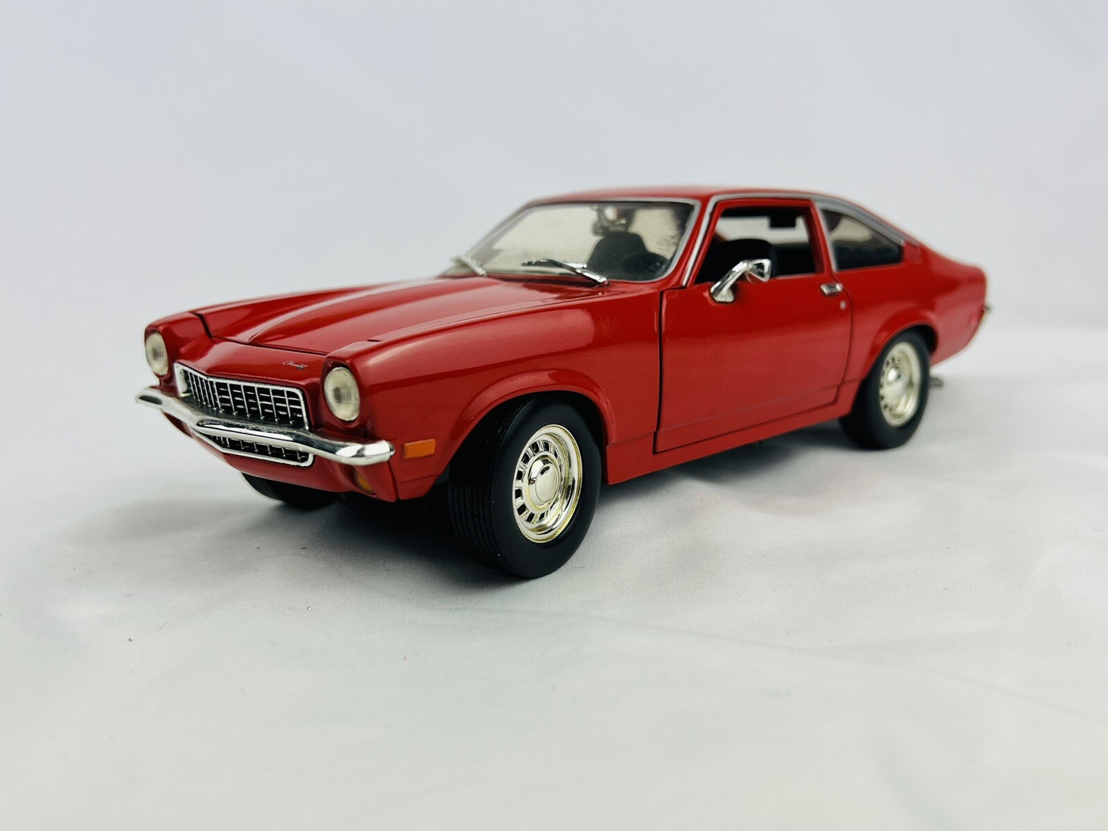 Ertl RACING CHAMPIONS 1972 Chevy Vega 1:18 Diecast Car RED DAMAGED