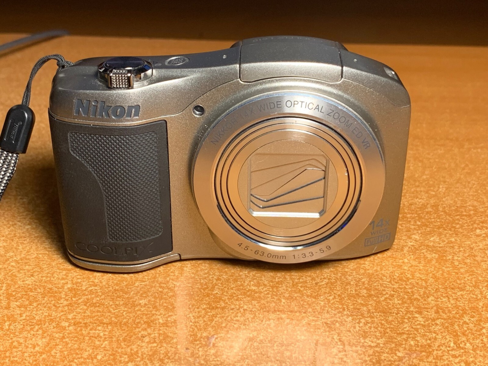 Nikon COOLPIX L610 Silver Digital Camera (HAS ISSUES-SEE LISTING