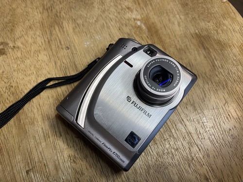 FUJIFILM Fuji FinePix 4700z Compact Digital Camera Silver TESTED