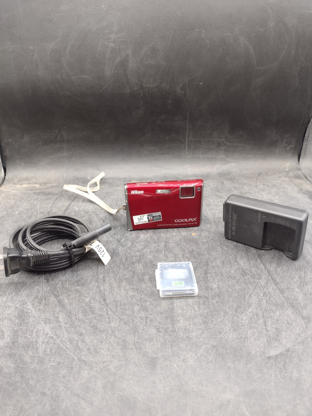 Nikon Coolpix S60 Digital Camera w/ Battery Packs & Charger N16184