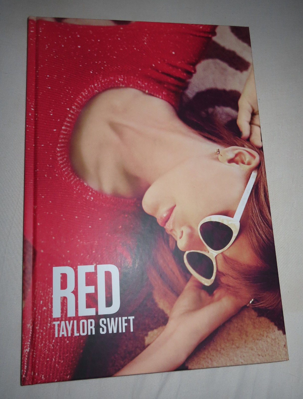 TAYLOR SWIFT Official Taylor Swift Red Album Photo Book (Hardcover
