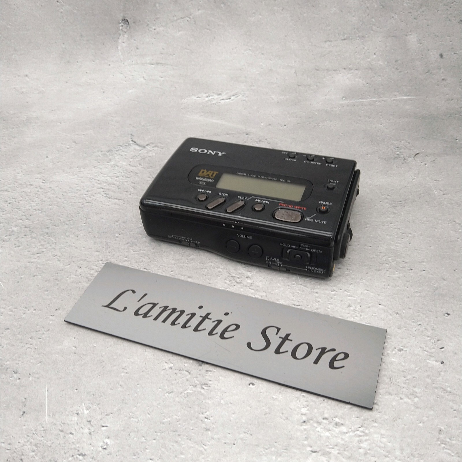 Sony TCD-D8 Walkman Portable DAT Recorder System Digital Audio