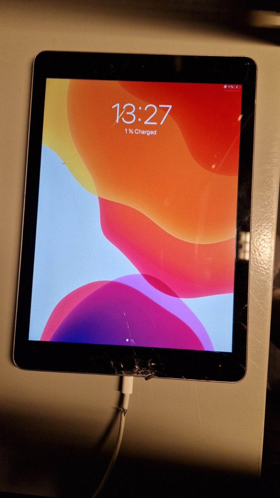 Apple iPad 6th Gen. 32GB, Wi-Fi + Cellular (Unlocked), 9.7in