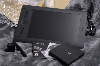 Wacom PTH-651 Intuos Pro Medium Creative Pen & Touch Tablet Exc | eBay