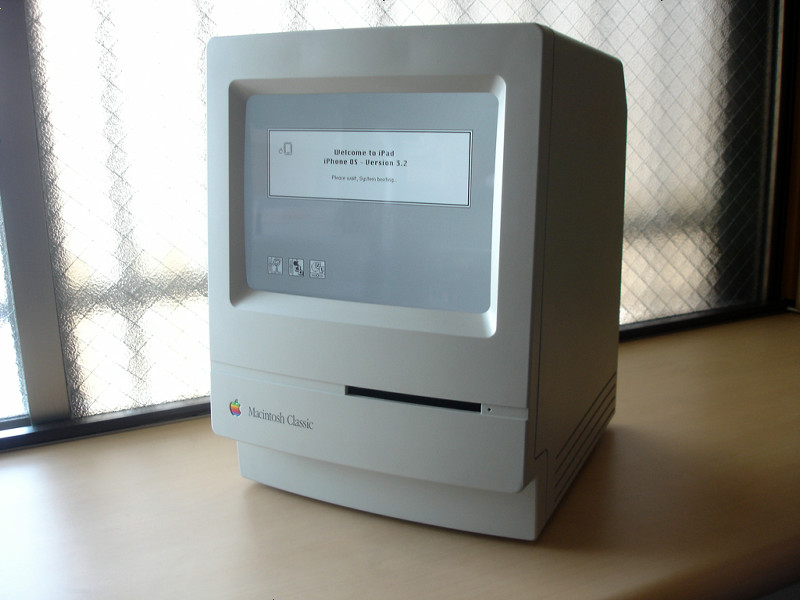 iPadを往年の一体型マッキントッシュやiBookに装着して楽しんでみる