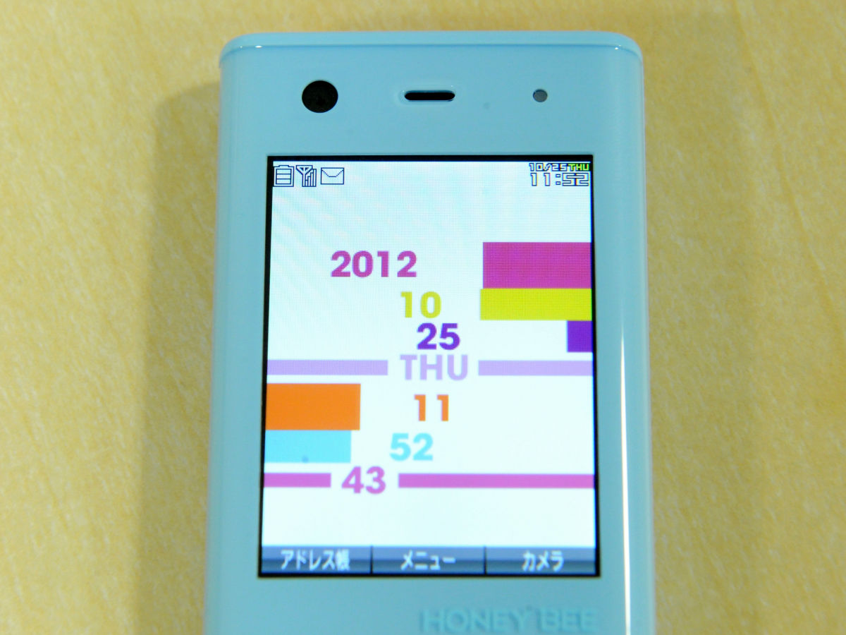 ウィルコム HONNEY BEE5 ウィルコム、ツートンカラーで全8色の「HONEY