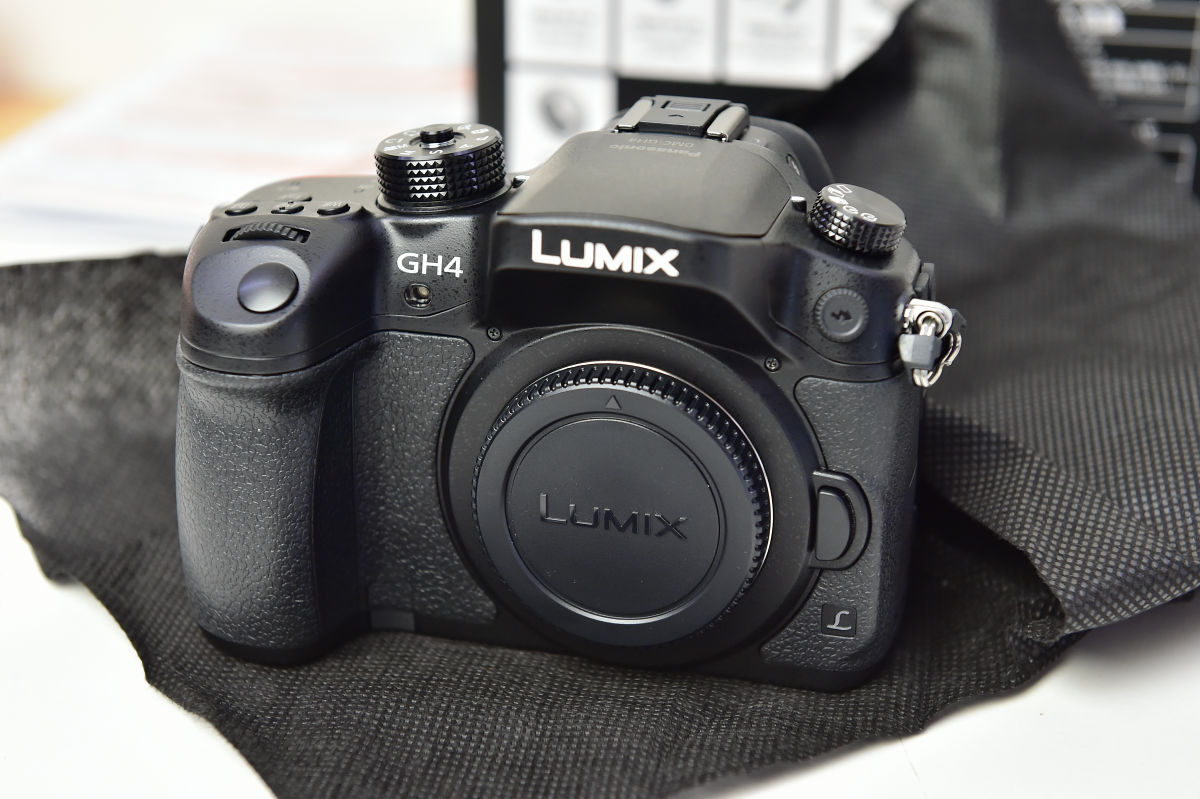4K撮影に対応したPanasonicのミラーレス一眼「LUMIX GH4」はGH3の正統