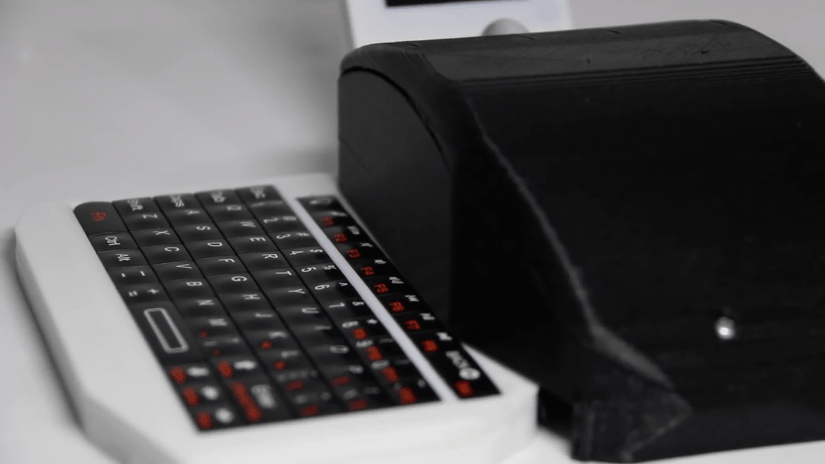 PCのマウスを改造してキーボード＆モニター付きのモバイルPCに仕上げた